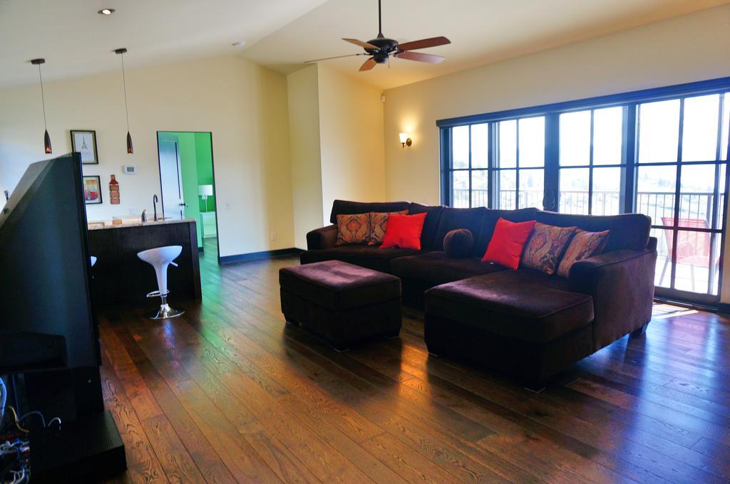 Mission Hill Lake View Villa 웨스트 켈로나 외부 사진